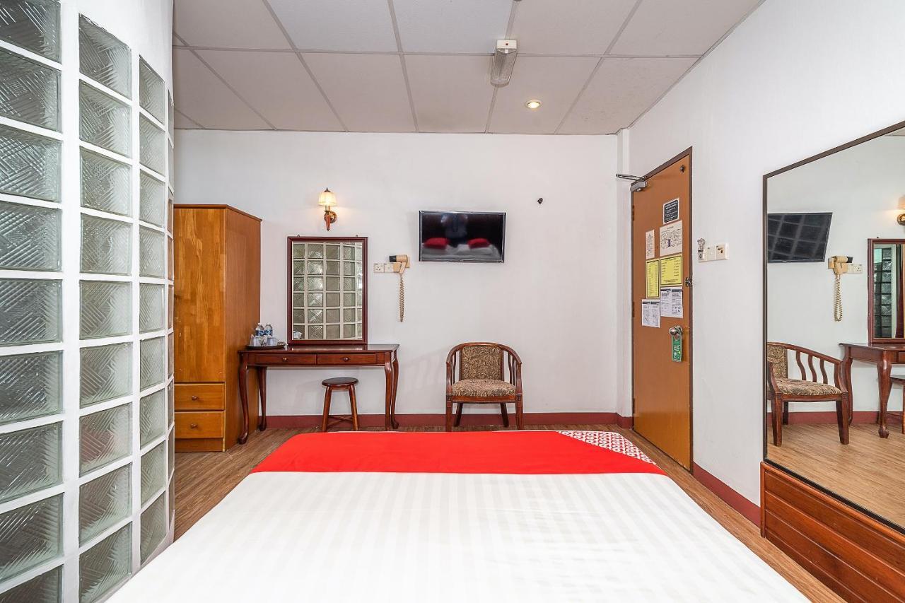 Oyo 89864 Hotel Holiday Park Kota Kinabalu Exterior photo