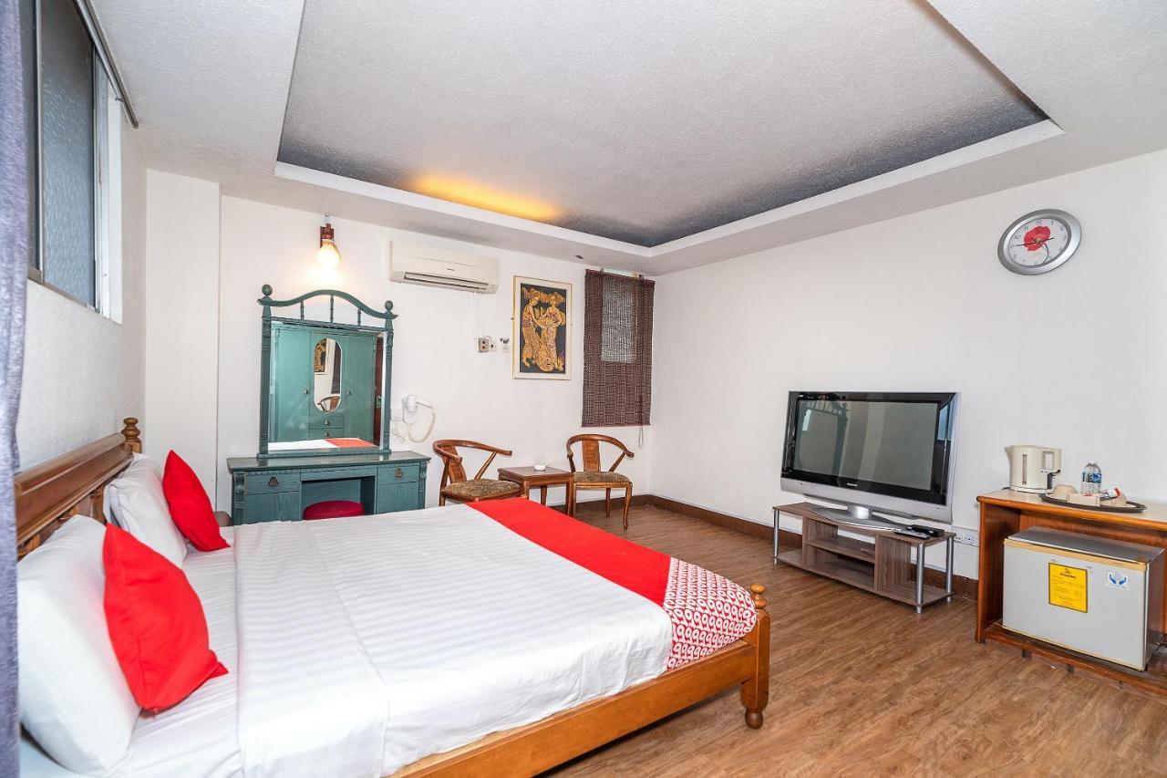 Oyo 89864 Hotel Holiday Park Kota Kinabalu Exterior photo