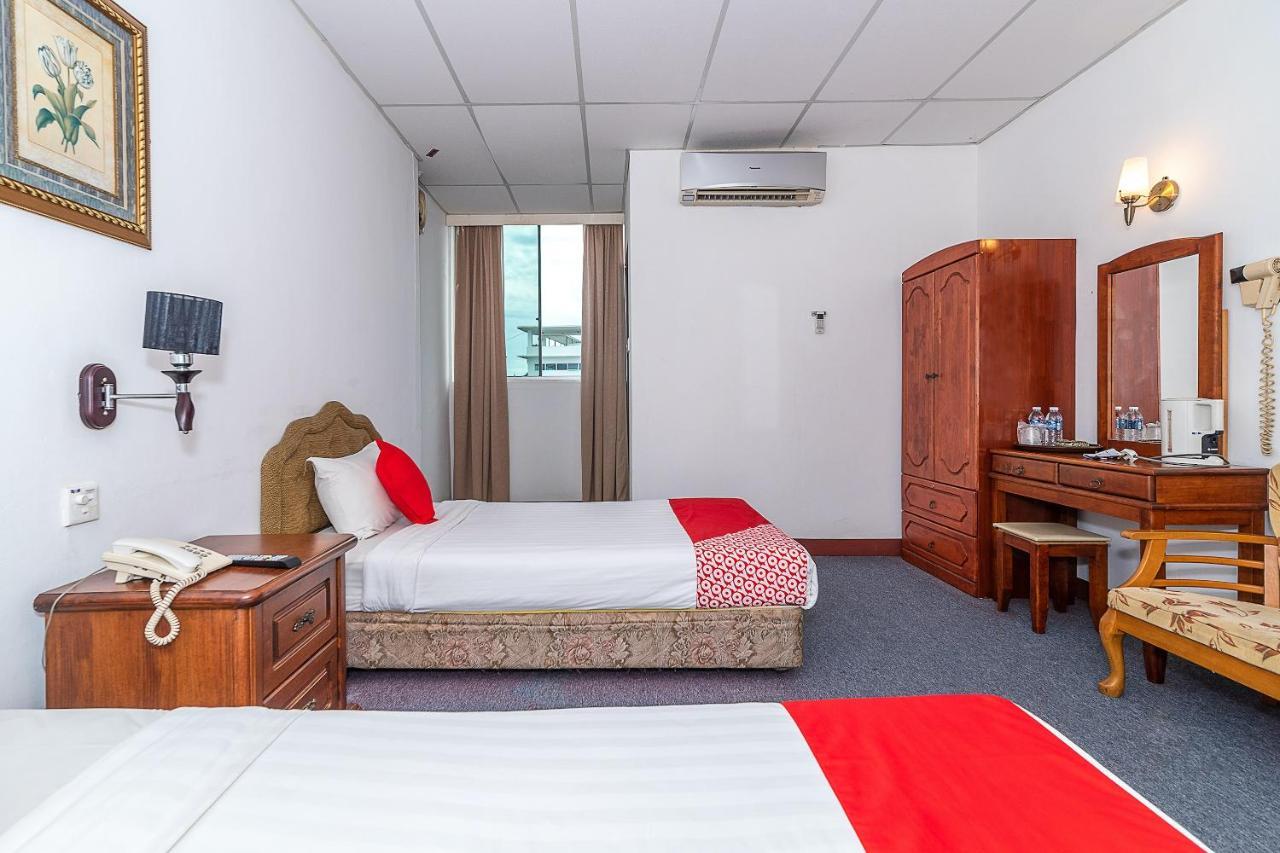 Oyo 89864 Hotel Holiday Park Kota Kinabalu Exterior photo