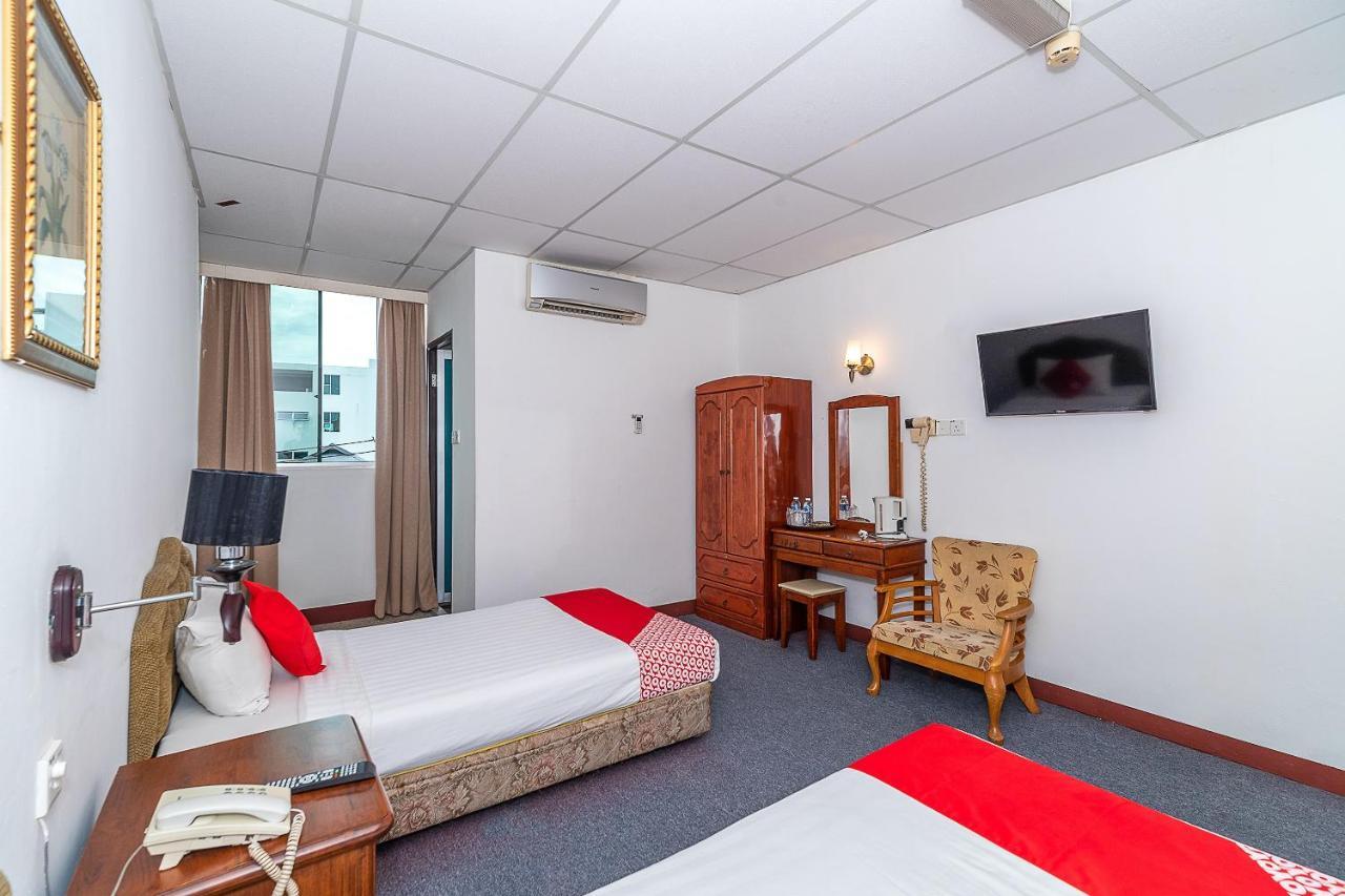 Oyo 89864 Hotel Holiday Park Kota Kinabalu Exterior photo