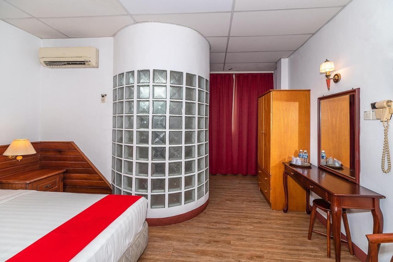 Oyo 89864 Hotel Holiday Park Kota Kinabalu Exterior photo