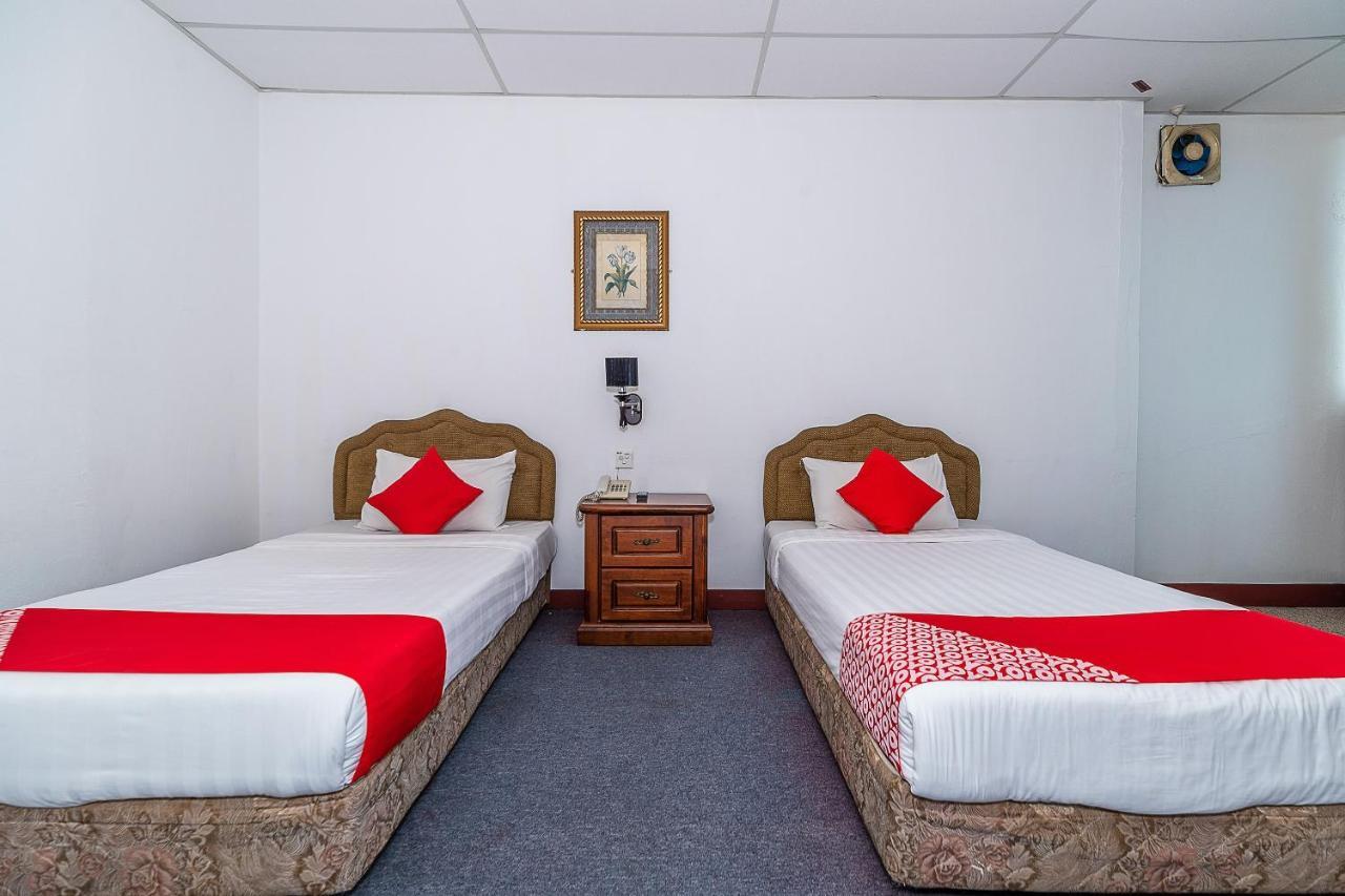Oyo 89864 Hotel Holiday Park Kota Kinabalu Exterior photo