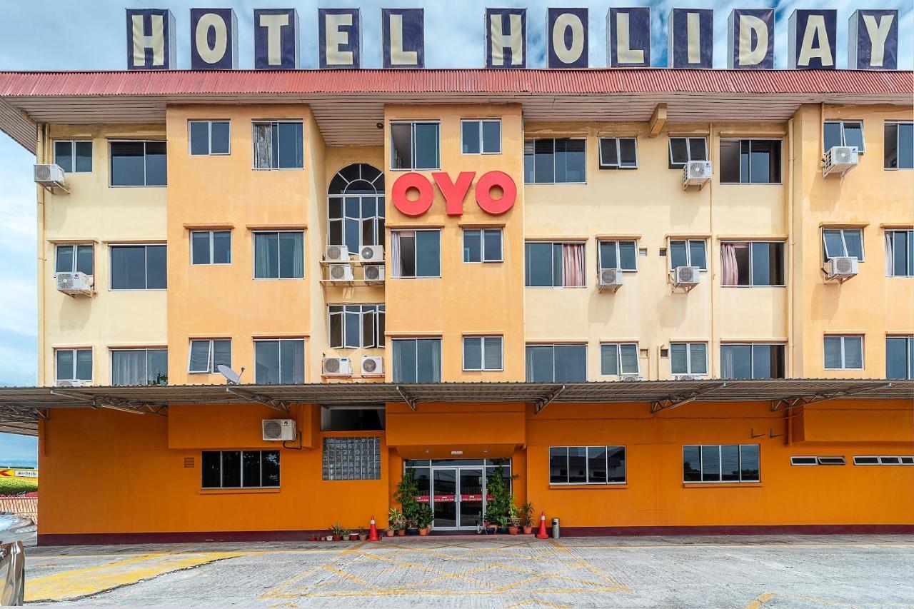 Oyo 89864 Hotel Holiday Park Kota Kinabalu Exterior photo