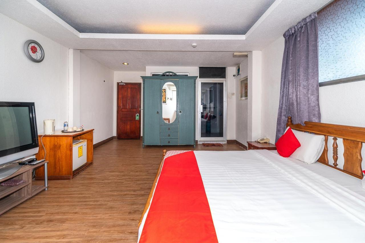 Oyo 89864 Hotel Holiday Park Kota Kinabalu Exterior photo