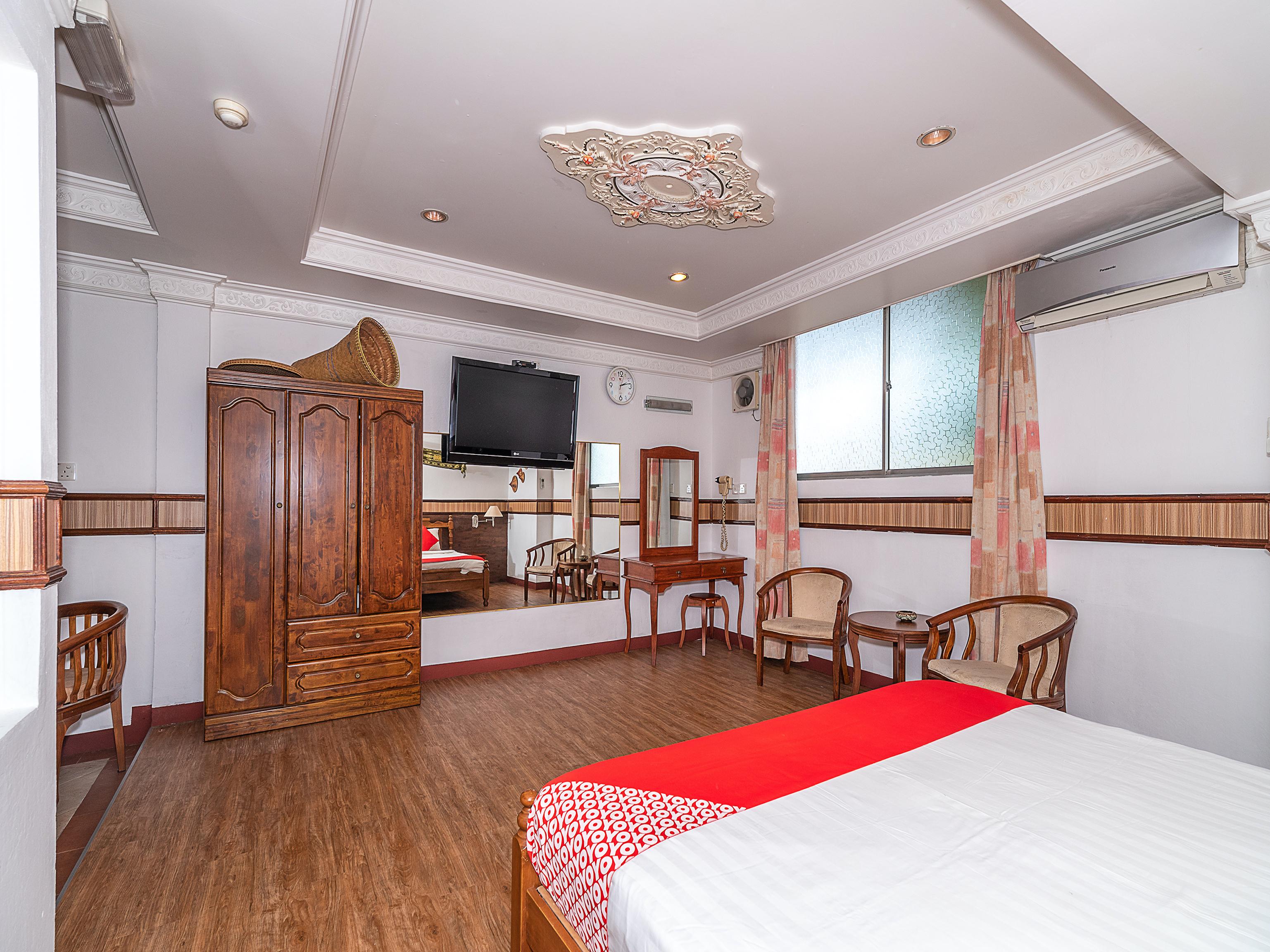 Oyo 89864 Hotel Holiday Park Kota Kinabalu Exterior photo