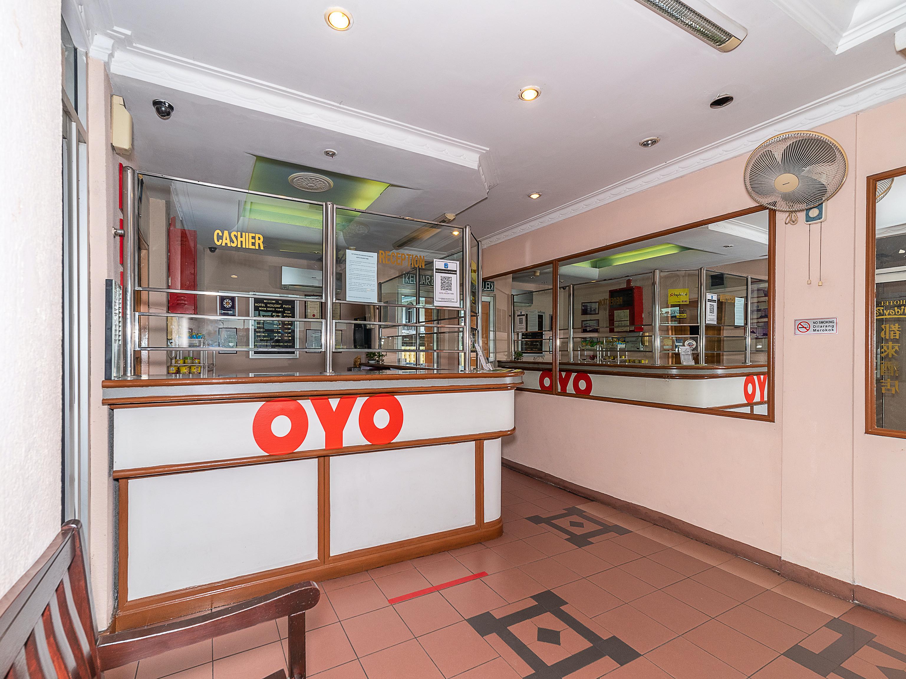 Oyo 89864 Hotel Holiday Park Kota Kinabalu Exterior photo