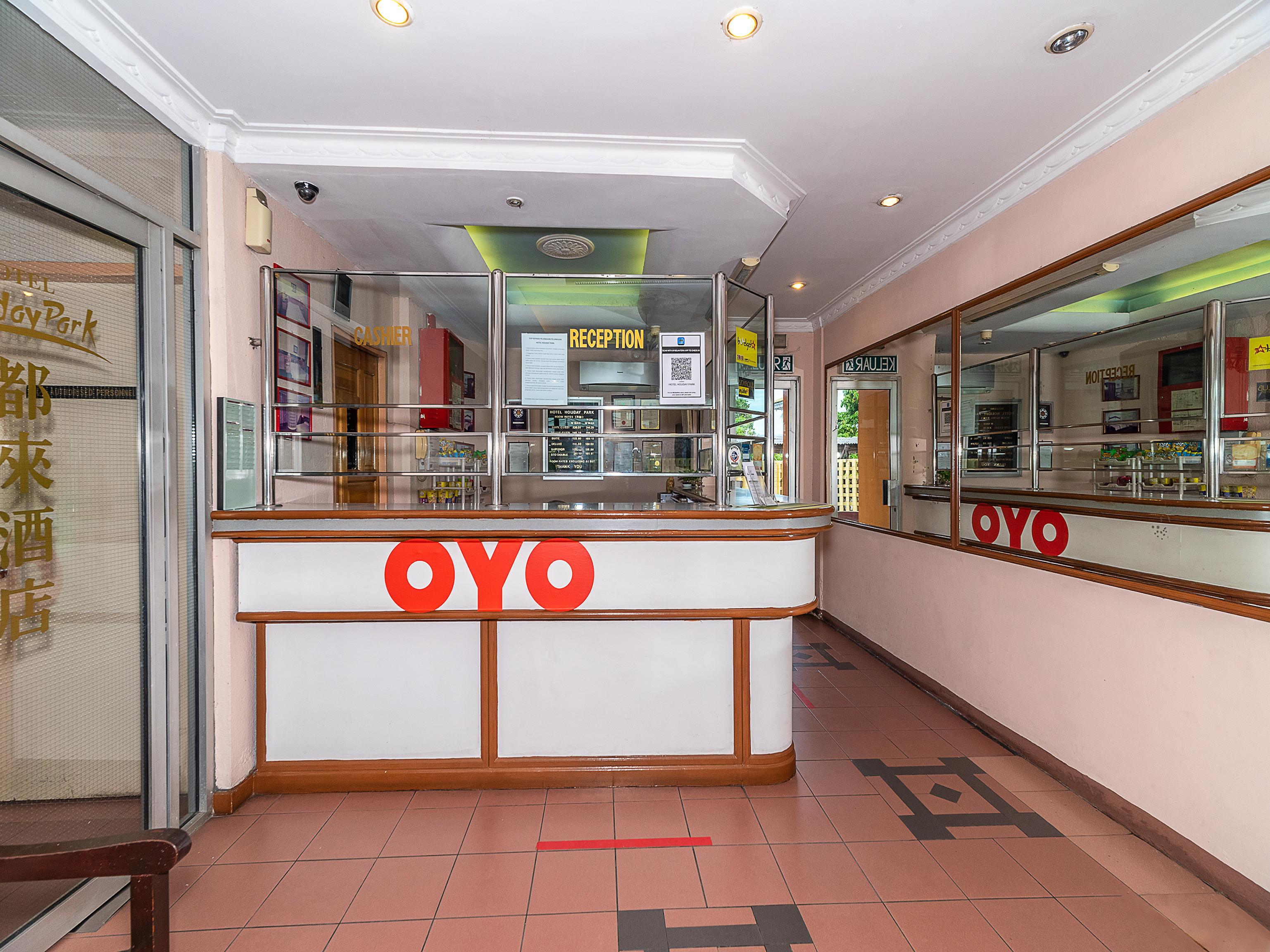 Oyo 89864 Hotel Holiday Park Kota Kinabalu Exterior photo